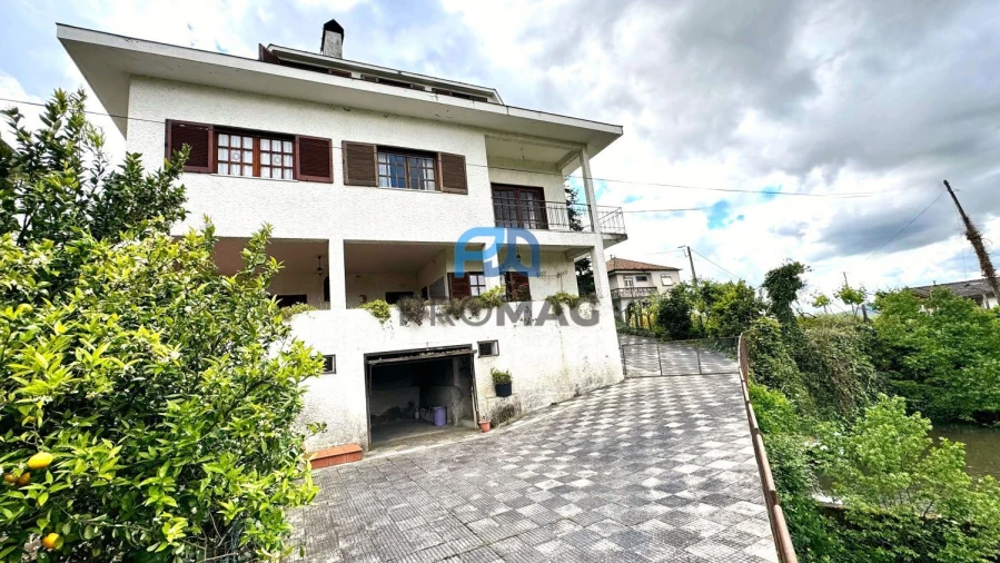 Moradia T6 para Venda em Resende Foto 1