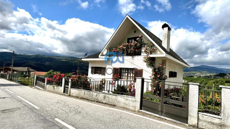 Moradia T6 para Venda em Resende Foto 3