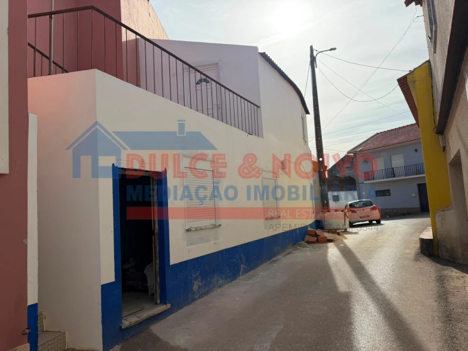 Moradia T2 para Venda em Peral Foto 4