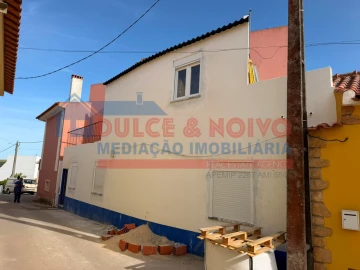 Moradia T2 para Venda em Peral