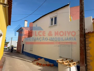 Moradia T2 para Venda em Peral