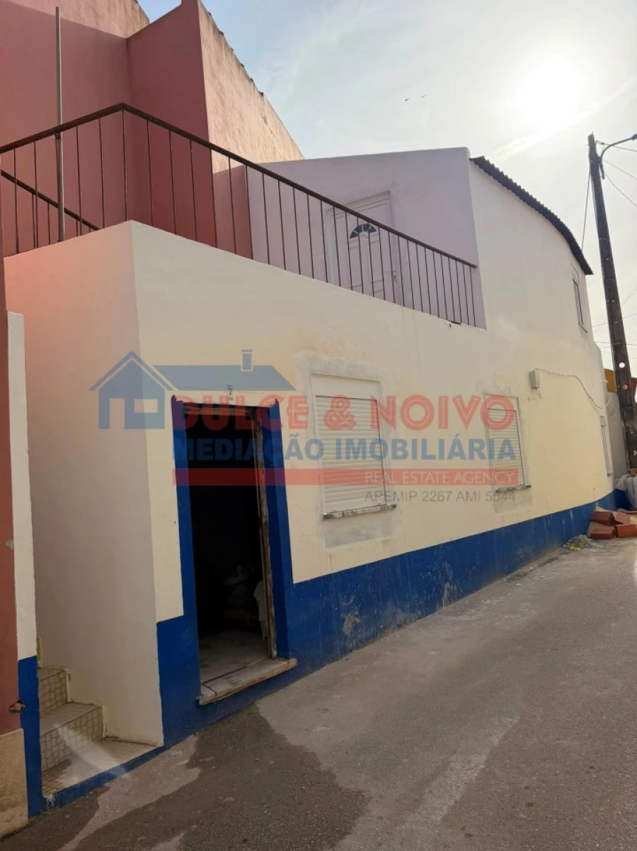 Moradia T2 para Venda em Peral Foto 3