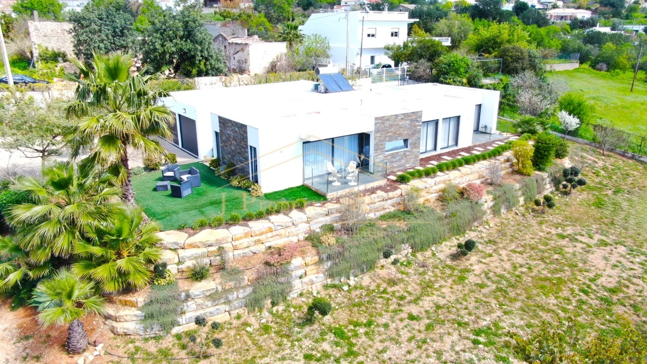 Moradia T3 para Venda em Loule (São Sebastião) Foto 1