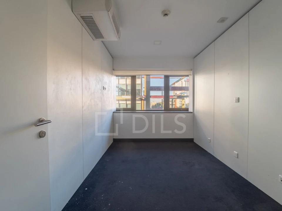 Escritório para Arrendamento em Lordelo do Ouro e Massarelos Foto 7