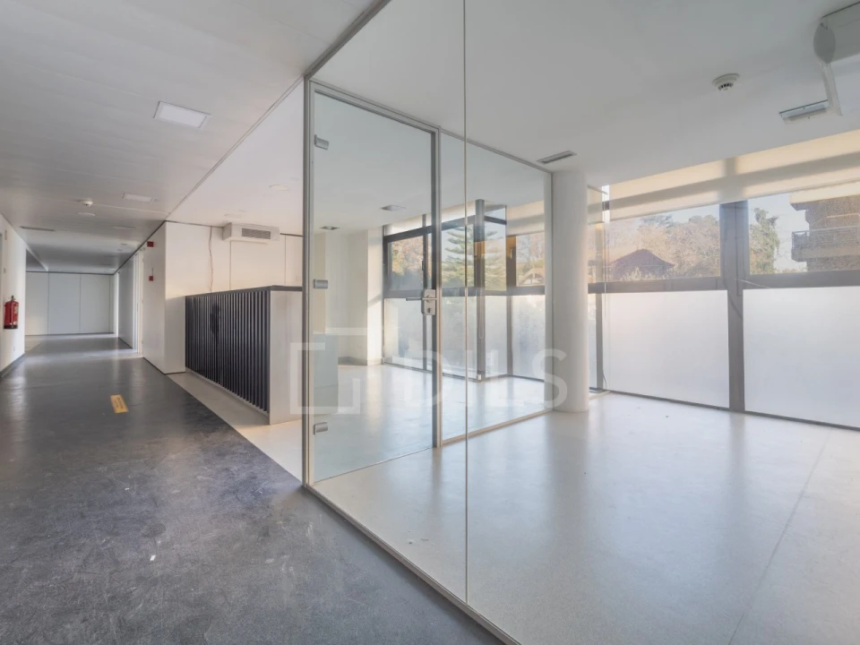 Escritório para Arrendamento em Lordelo do Ouro e Massarelos Foto 2