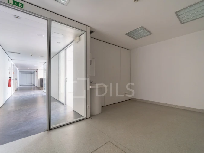 Escritório para Arrendamento em Lordelo do Ouro e Massarelos Foto 13