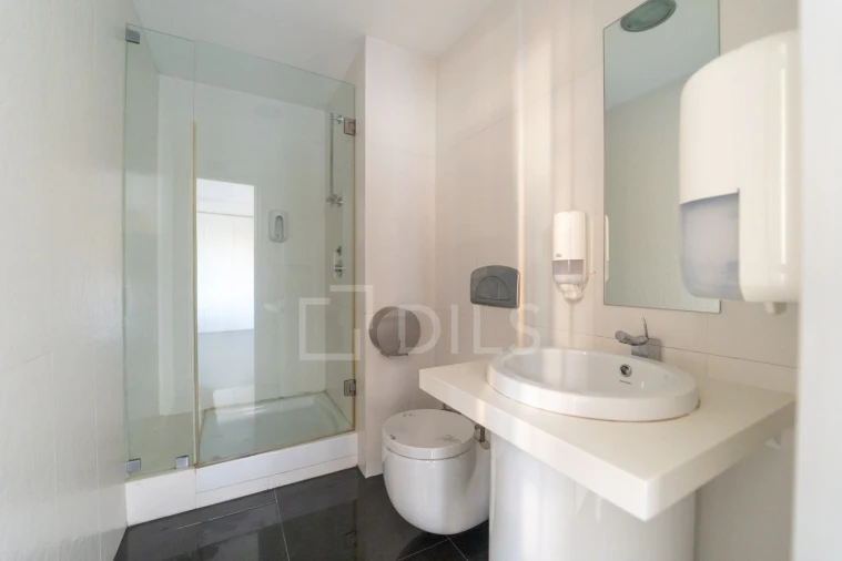 Escritório para Arrendamento em Lordelo do Ouro e Massarelos Foto 14