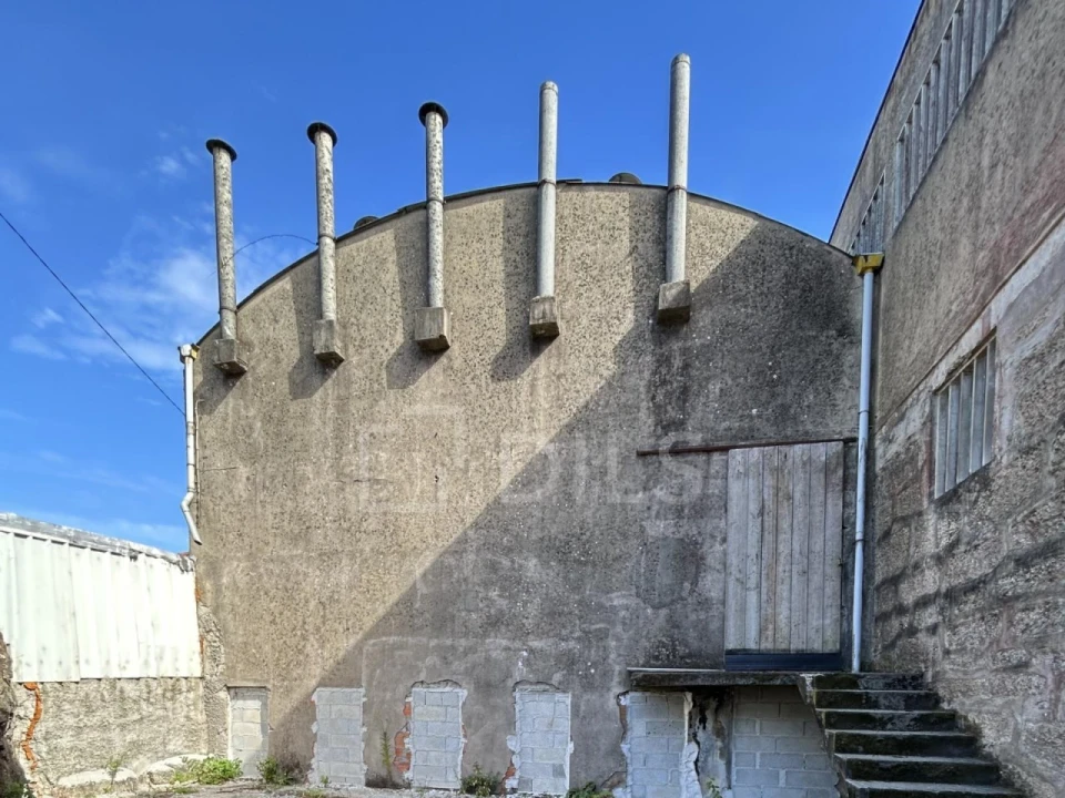 Prédio para Venda em Milheiros Foto 9