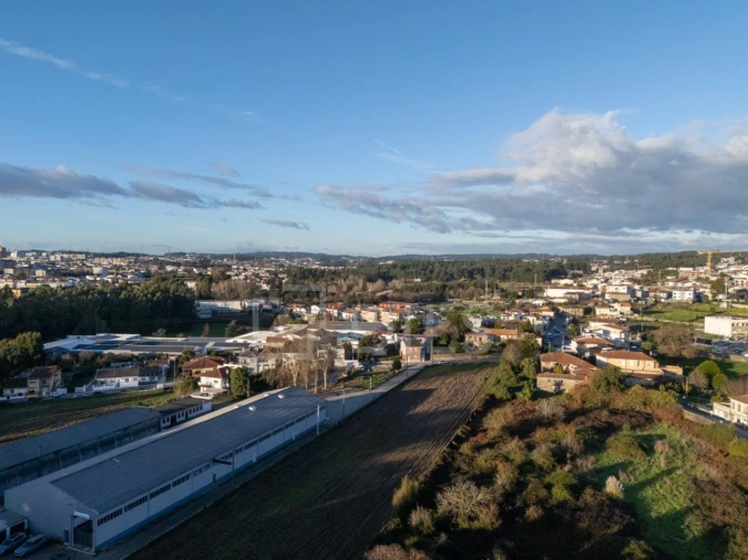 Prédio para Venda em Milheiros Foto 14