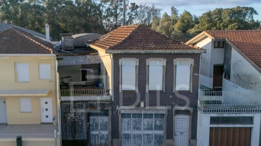Prédio para Venda em Milheiros