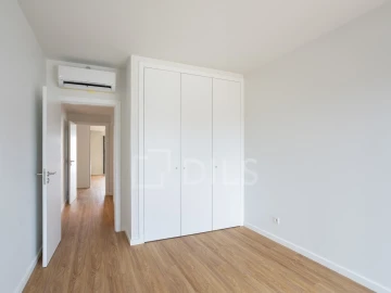 Apartamento T2 para Venda em Santo António dos Cavaleiros e Frielas