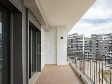 Apartamento T2 para Venda em Santo António dos Cavaleiros e Frielas