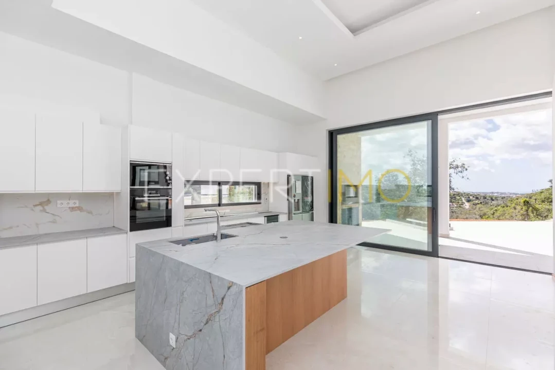 Moradia T4 para Venda em Loule (São Sebastião) Foto 16