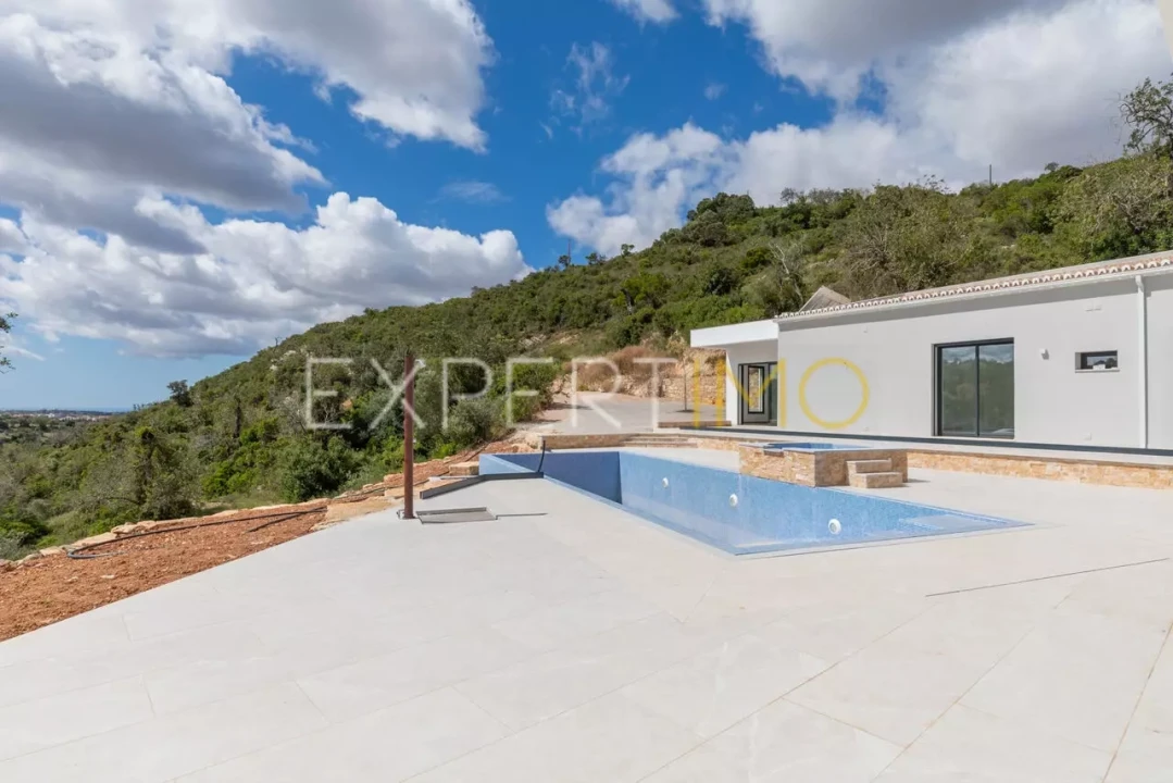 Moradia T4 para Venda em Loule (São Sebastião) Foto 19