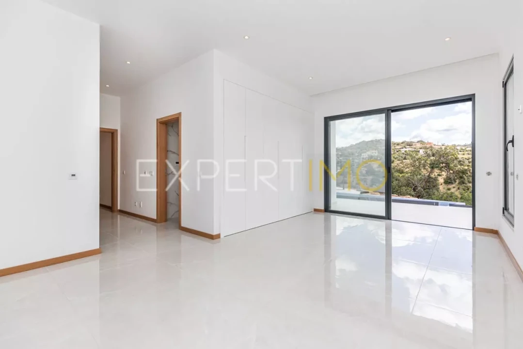 Moradia T4 para Venda em Loule (São Sebastião) Foto 21