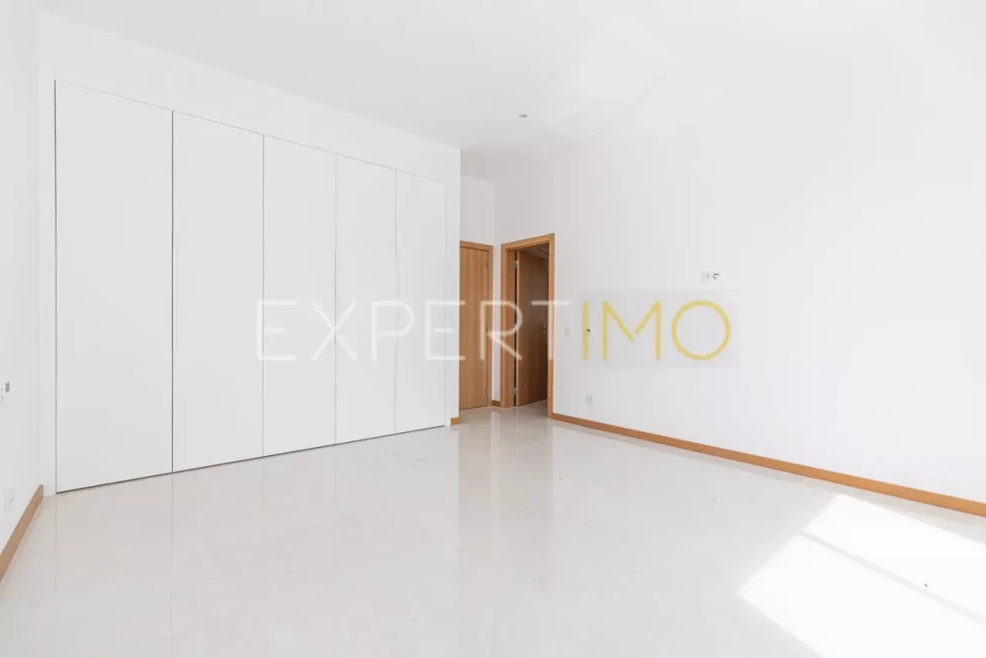 Moradia T4 para Venda em Loule (São Sebastião) Foto 25