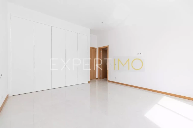 Moradia T4 para Venda em Loule (São Sebastião) Foto 25