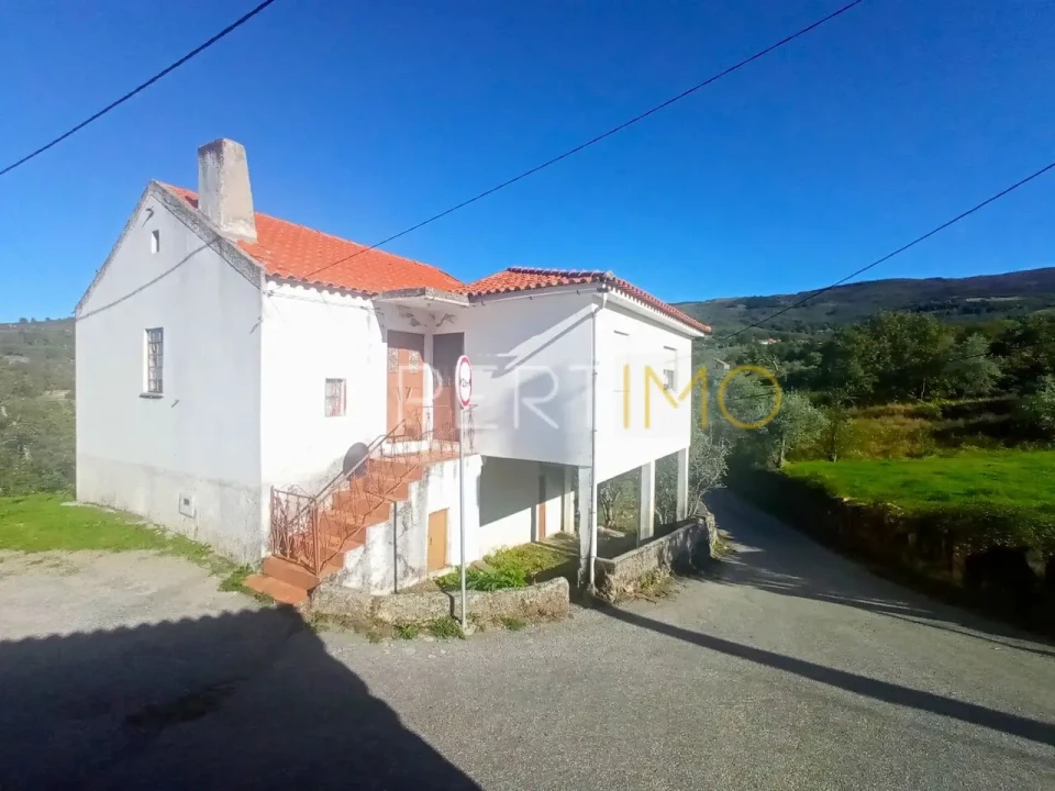 Moradia T3 para Venda em Linhares Foto 1