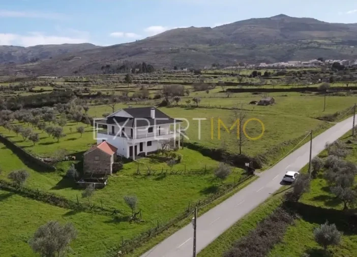 Moradia T5 para Venda em Figueiró da Serra e Freixo da Serra