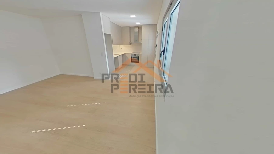 Apartamento T2 para Venda em Camarate, Unhos e Apelação Foto 25