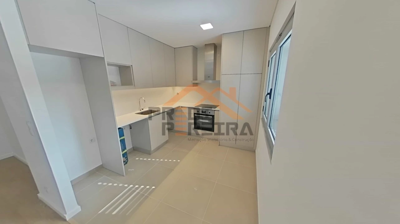 Apartamento T2 para Venda em Camarate, Unhos e Apelação Foto 3