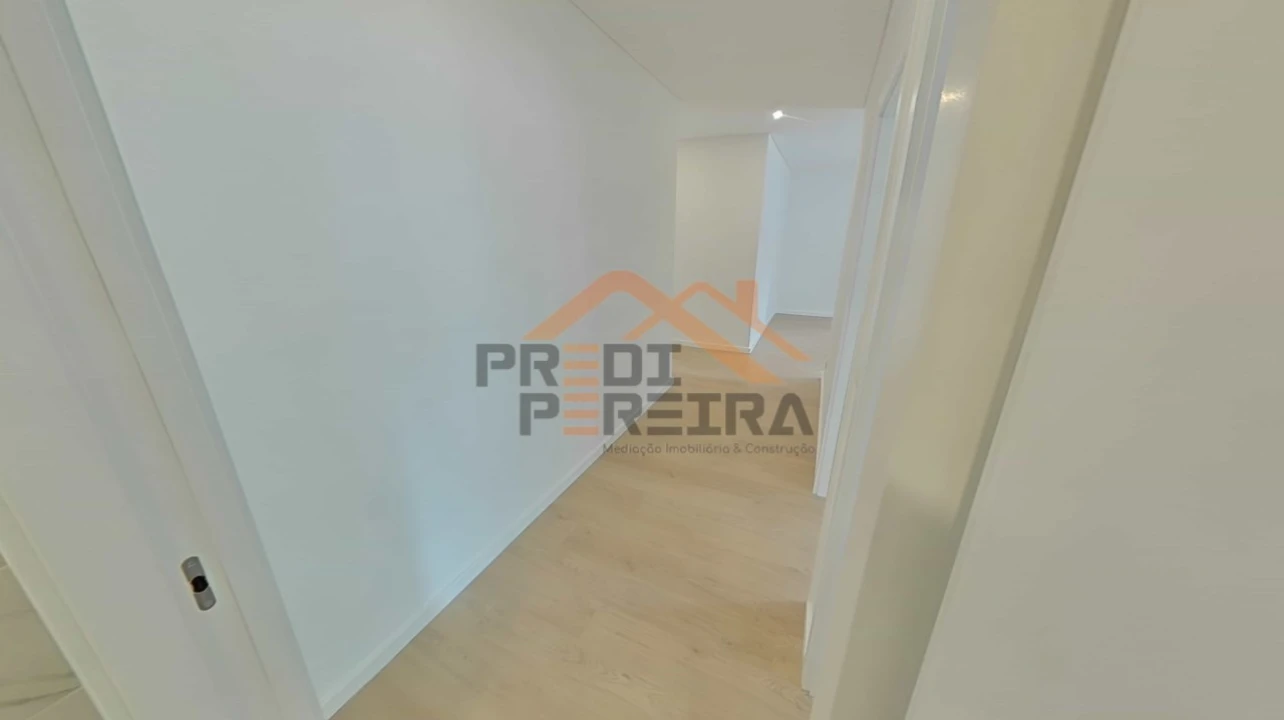 Apartamento T2 para Venda em Camarate, Unhos e Apelação Foto 19