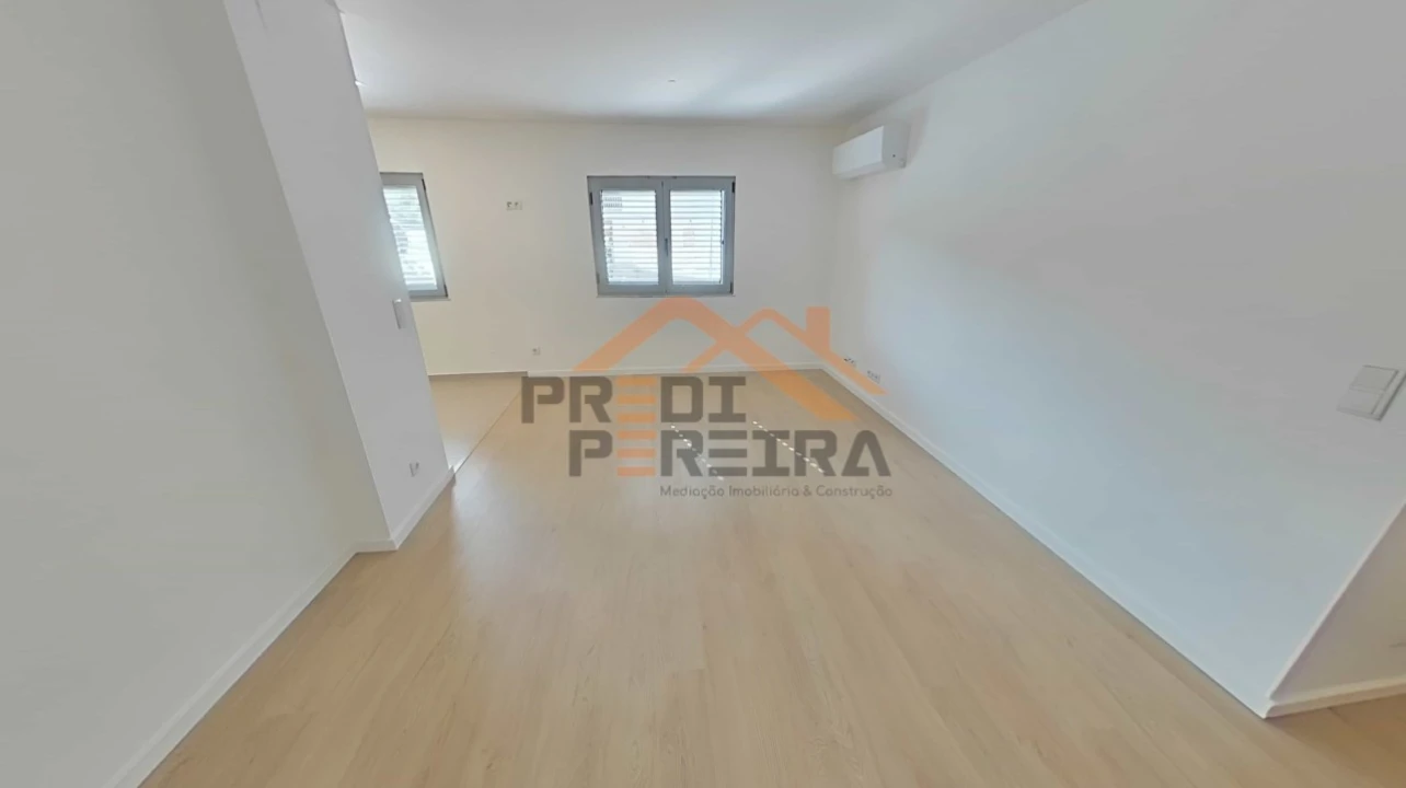 Apartamento T2 para Venda em Camarate, Unhos e Apelação Foto 1