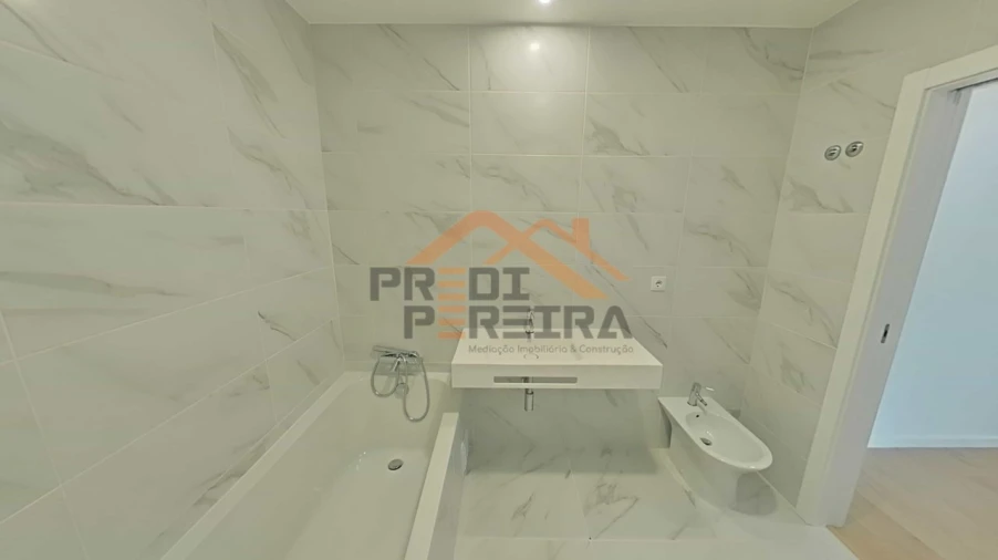 Apartamento T2 para Venda em Camarate, Unhos e Apelação Foto 18