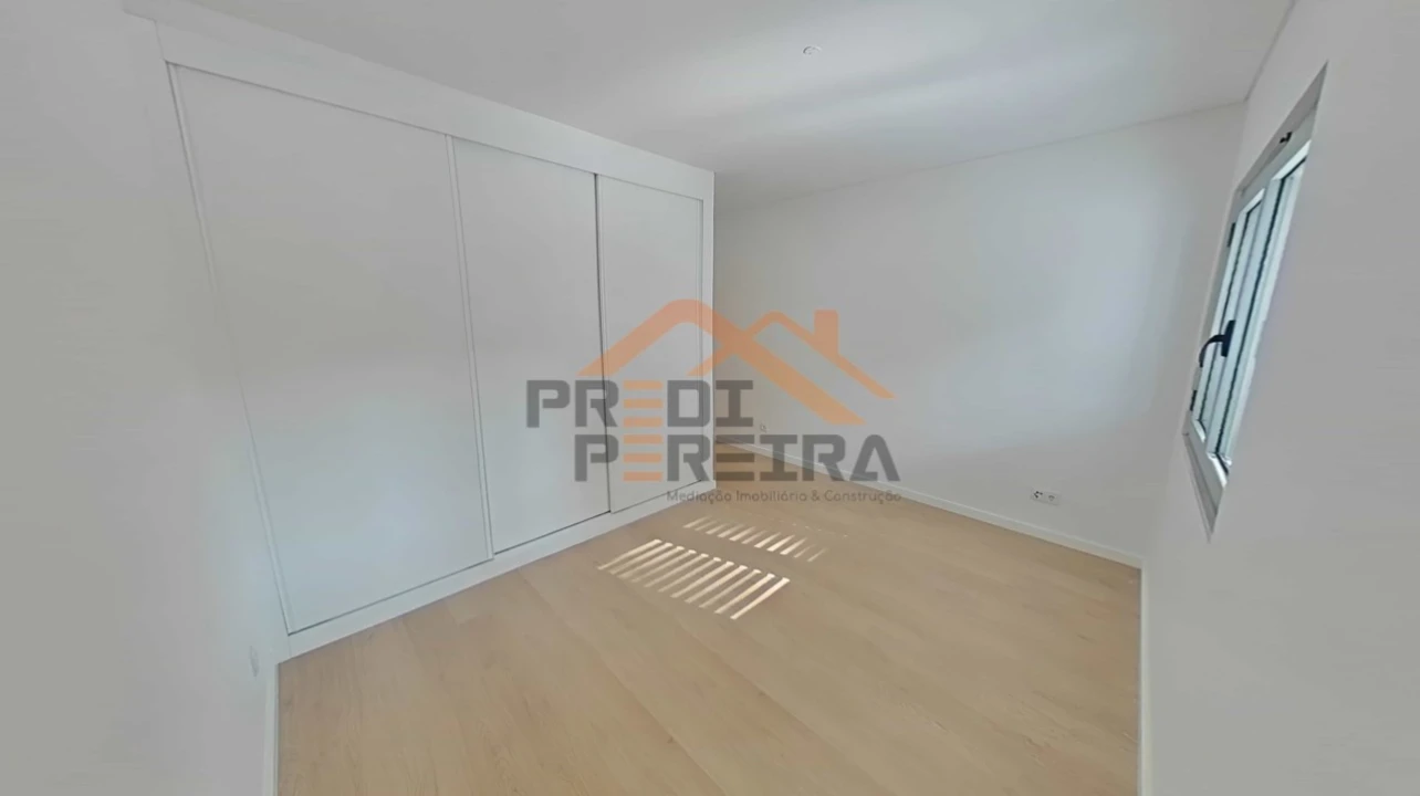 Apartamento T2 para Venda em Camarate, Unhos e Apelação Foto 10
