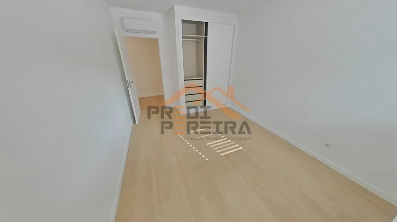 Apartamento T2 para Venda em Camarate, Unhos e Apelação Foto 12