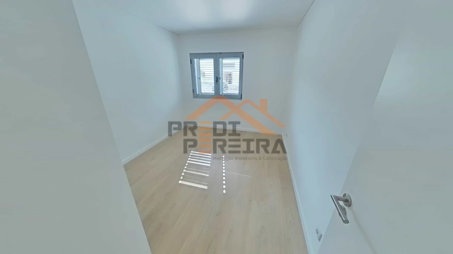 Apartamento T2 para Venda em Camarate, Unhos e Apelação Foto 11