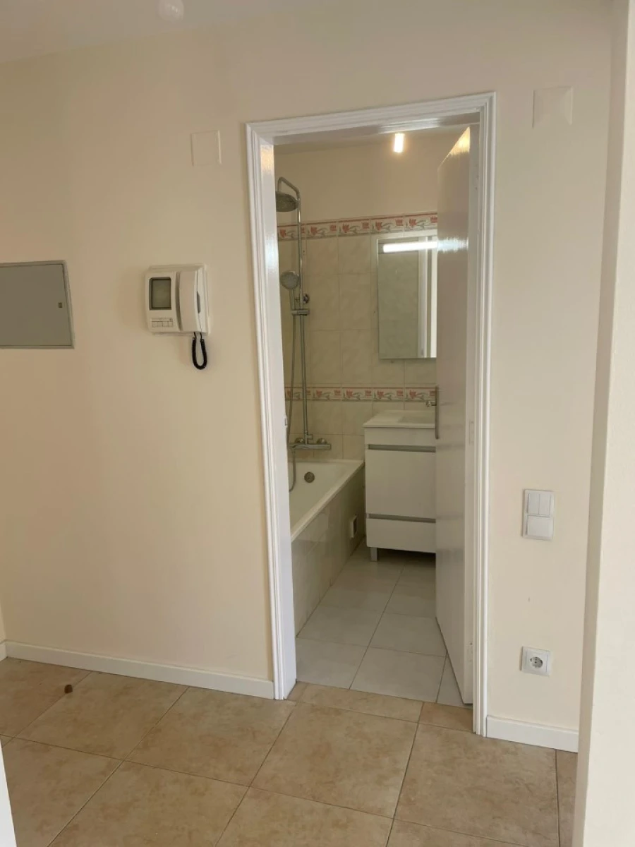Apartamento T2 para Venda em Algueirão-Mem Martins Foto 6