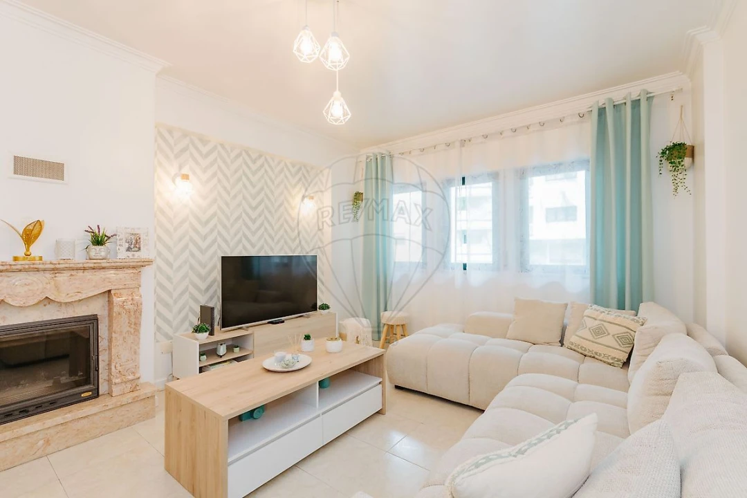 Apartamento T2 para Venda em Algueirão-Mem Martins Foto 11