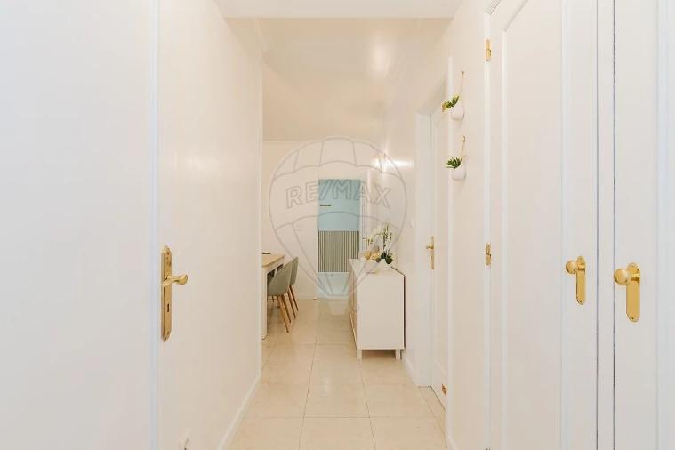 Apartamento T2 para Venda em Algueirão-Mem Martins Foto 1