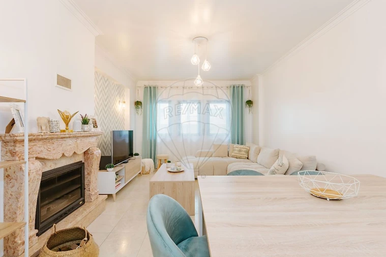 Apartamento T2 para Venda em Algueirão-Mem Martins Foto 16