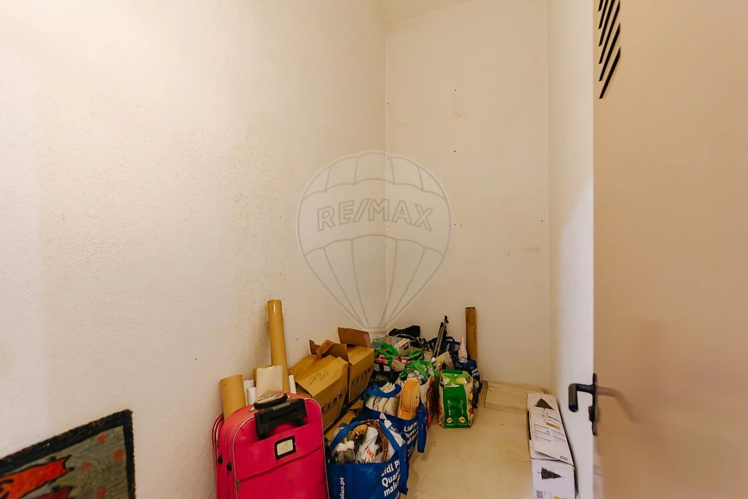 Apartamento T2 para Venda em Algueirão-Mem Martins Foto 2