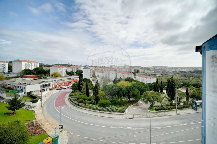 Apartamento T3 para Venda em Agualva e Mira-Sintra Foto 18