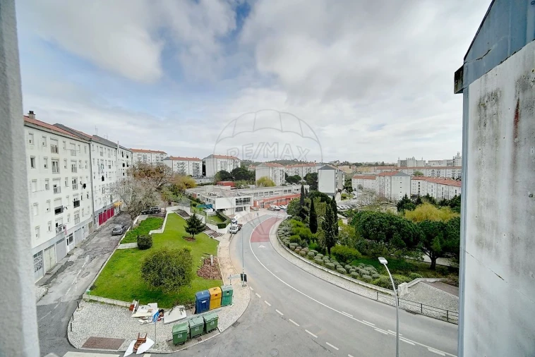 Apartamento T3 para Venda em Agualva e Mira-Sintra Foto 12