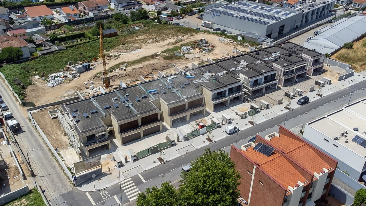 Moradia T3 para Venda em Nogueira e Silva Escura Foto 47
