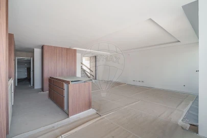 Moradia T3 para Venda em Nogueira e Silva Escura