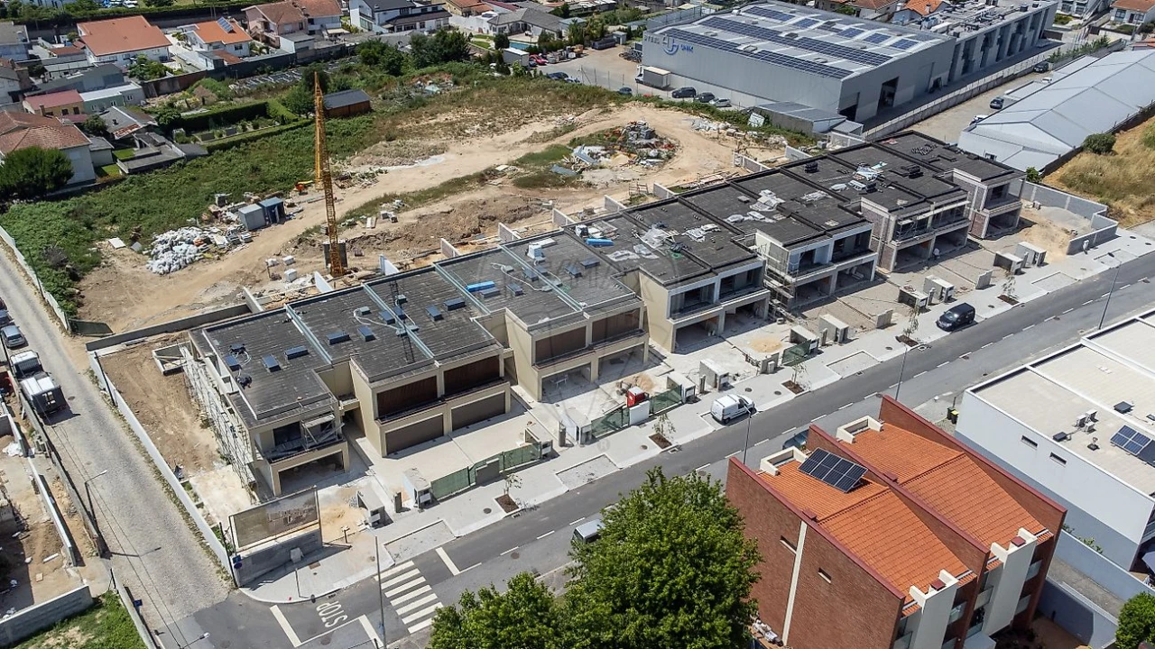 Moradia T3 para Venda em Nogueira e Silva Escura Foto 32