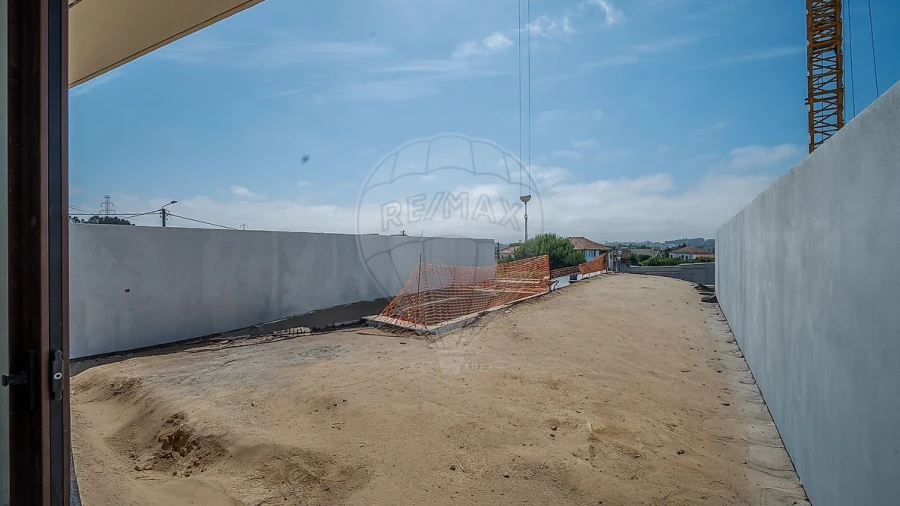 Moradia T3 para Venda em Nogueira e Silva Escura