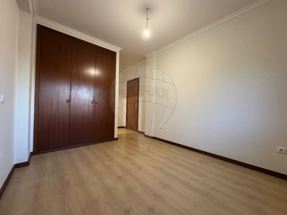 Apartamento T1 para Arrendamento em Santa Marinha e São Pedro da Afurada Foto 2