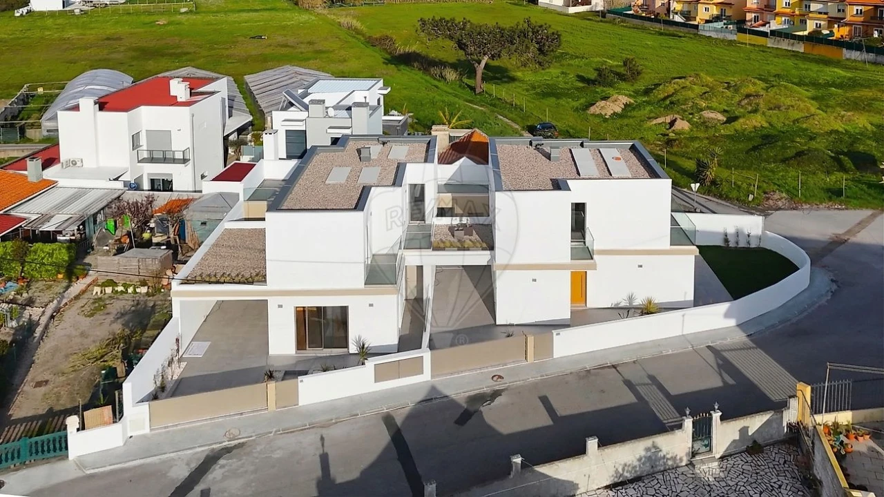 Moradia T3 para Venda em Silveira Foto 35