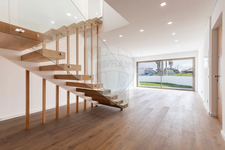 Moradia T3 para Venda em Silveira Foto 4