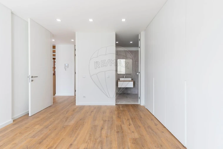 Moradia T3 para Venda em Silveira Foto 12