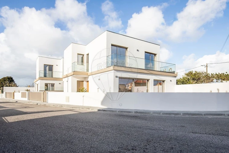 Moradia T3 para Venda em Silveira Foto 5