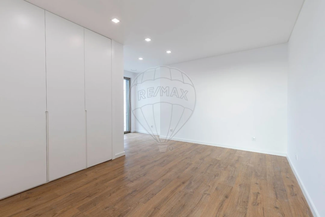 Moradia T3 para Venda em Silveira Foto 24