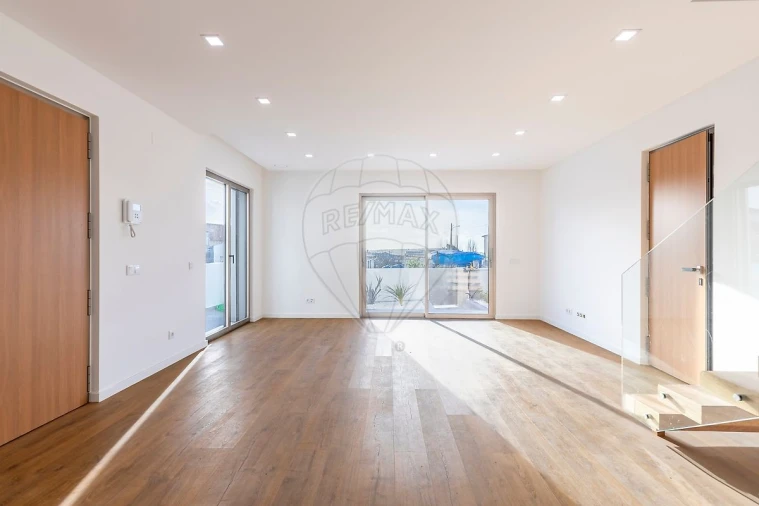 Moradia T3 para Venda em Silveira Foto 4