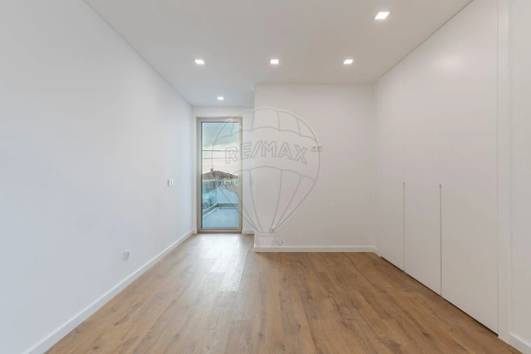 Moradia T3 para Venda em Silveira Foto 23